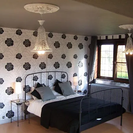 Classic Mansion In With Fenced Garden Holiday home *